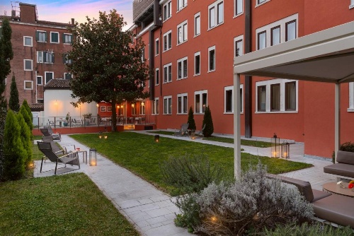 Carnival Palace Hotel image 41