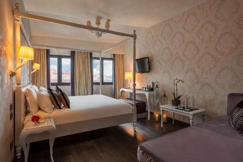 Carnival Palace Hotel image 5